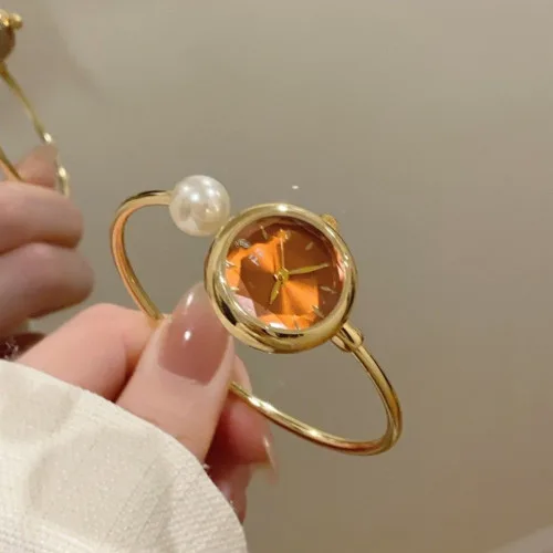 FF Watch | Item 1 – Model 1 Round Dial Pearl Bangle
