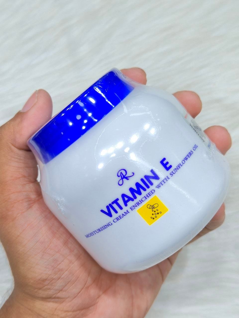 AR Vitamin E + Collagen Velvety Skin Smoothing Body Cream 200ml