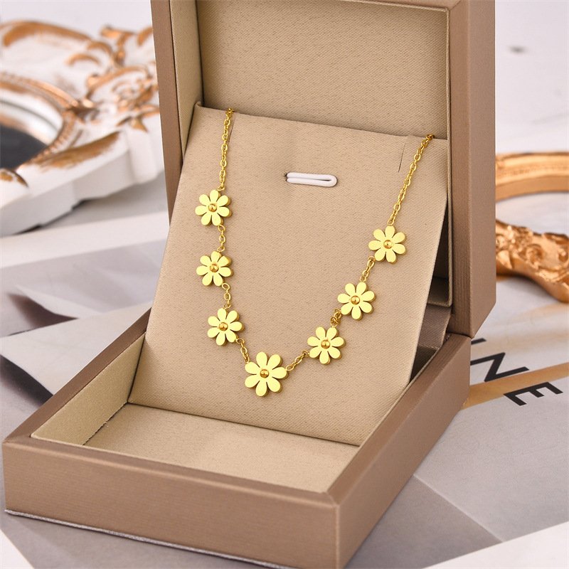 18K Gold Titanium Steel Daisy Necklace